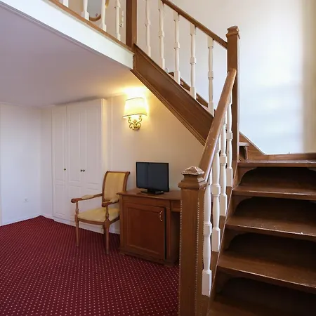 Cavalieri Corfu (city)