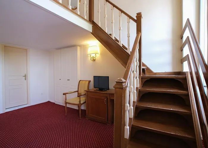 Cavalieri Corfu (city)